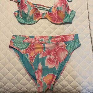 Kenny Flowers "The Maui" Bikini Top & Bottoms Small